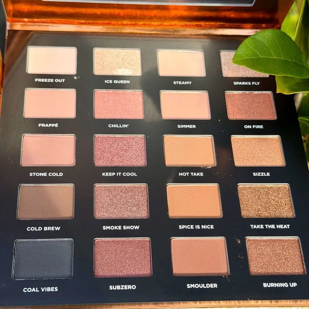 ICONIC LONDON Hotting Up Eyeshadow Palette